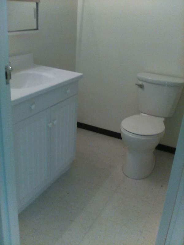 1147 Quadra St - Photo 5 of 9