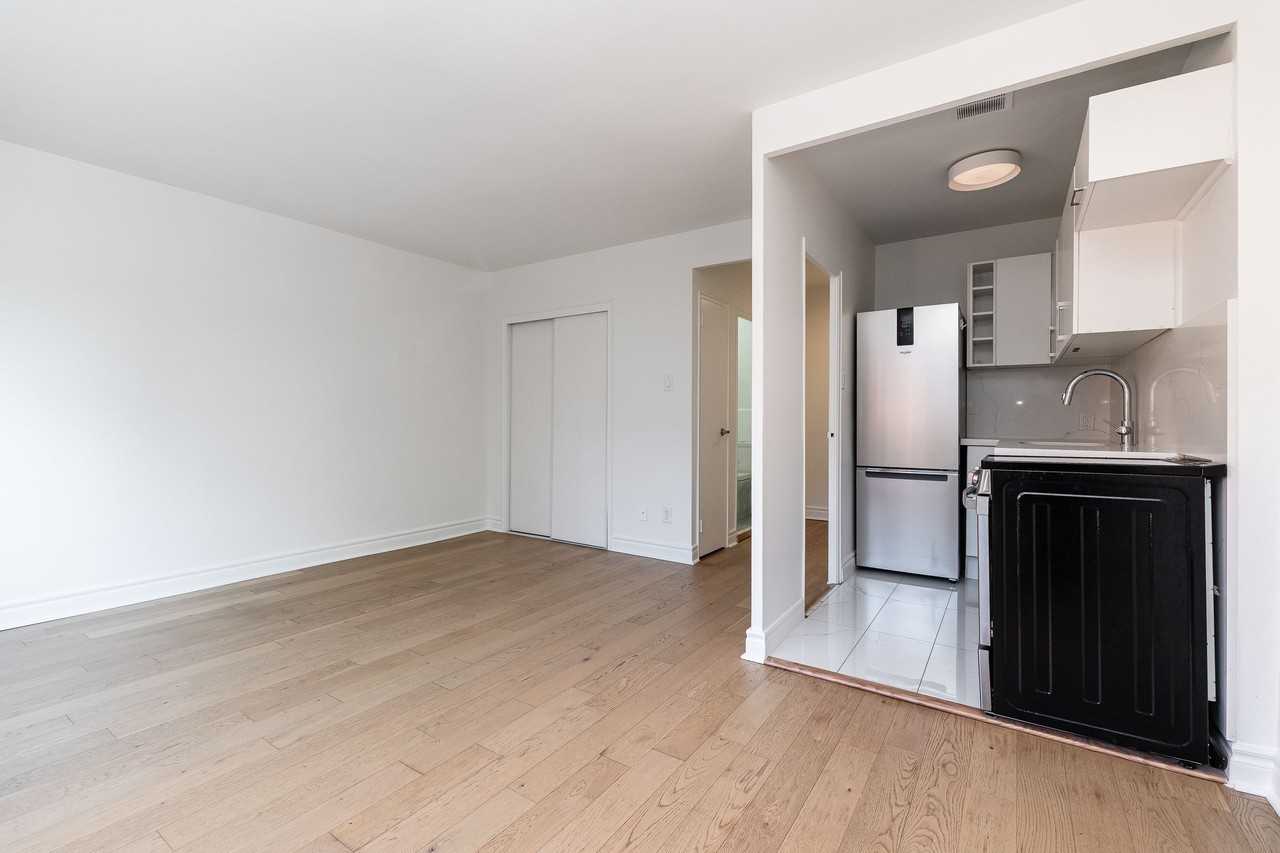 55 Hendrick Ave - Photo 4 of 10