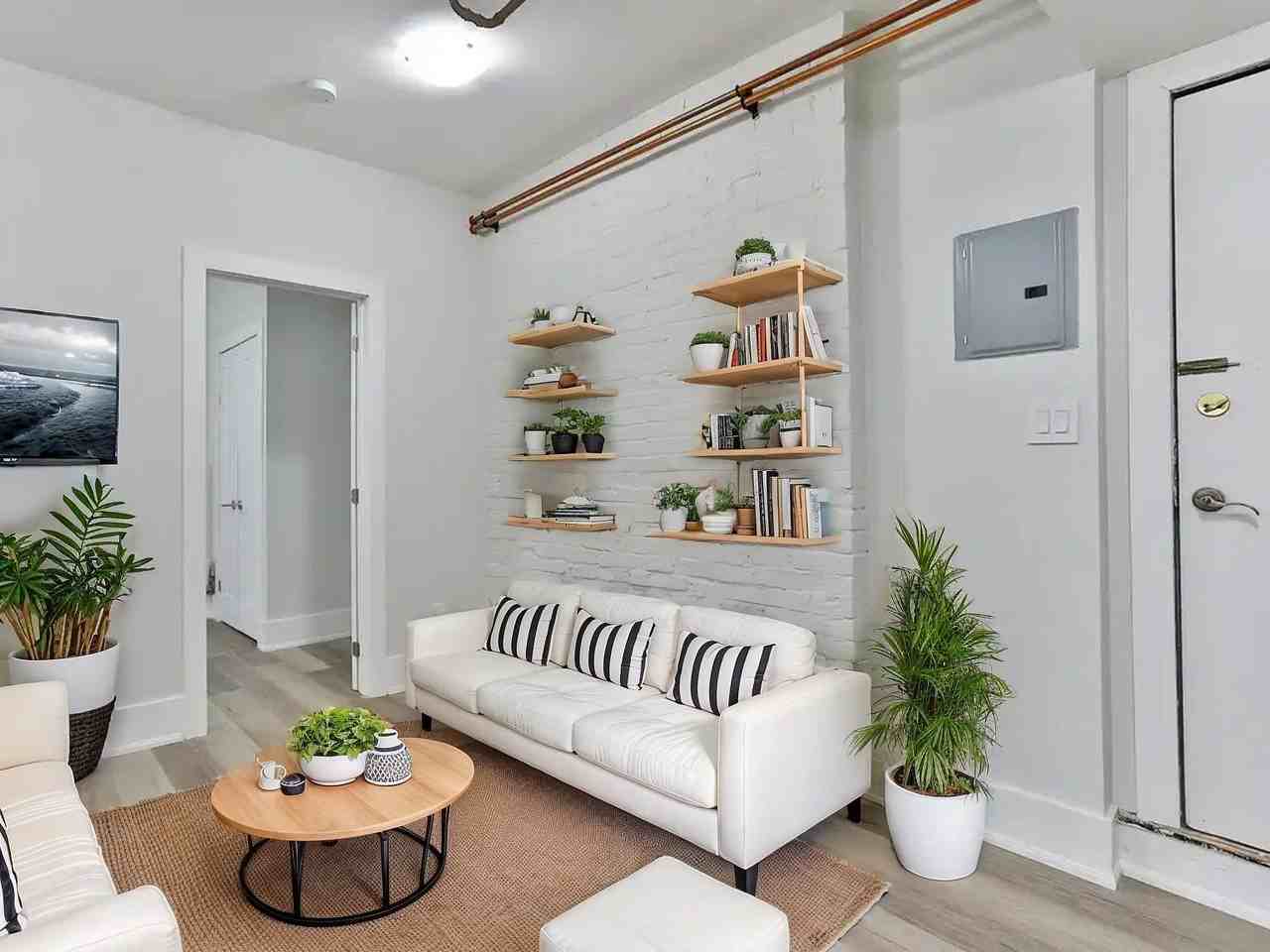 915 St Clair Avenue West - Photo 5 of 10