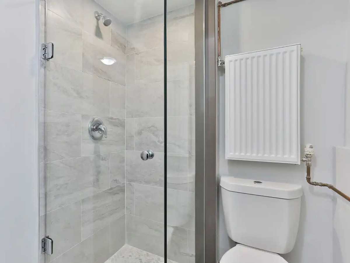 915 St Clair Avenue West - Photo 7 of 9