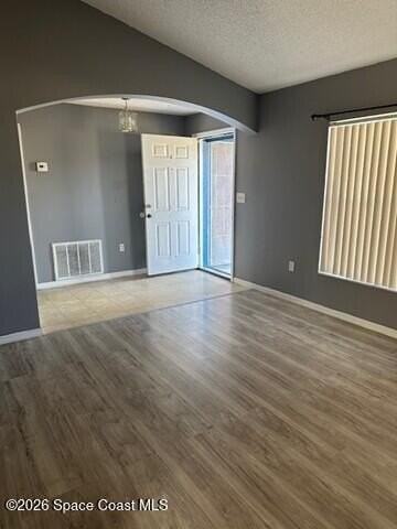 260 Christensen Ave Se - Photo 6 of 33