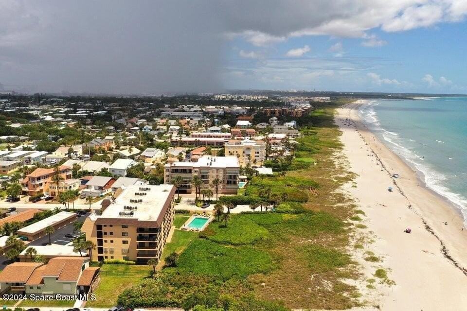 555 Jackson Ave Apt 302 - Photo 2 of 18