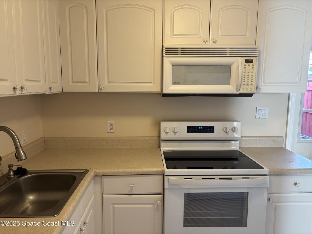 264 Canaveral Beach Blvd - Photo 6 of 25