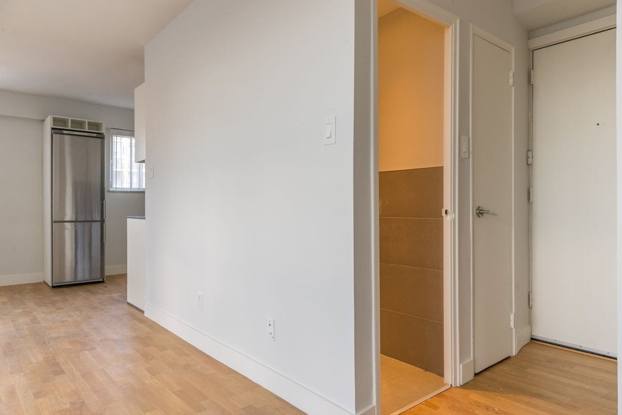 99 Tyndall Avenue - Photo 6 of 50