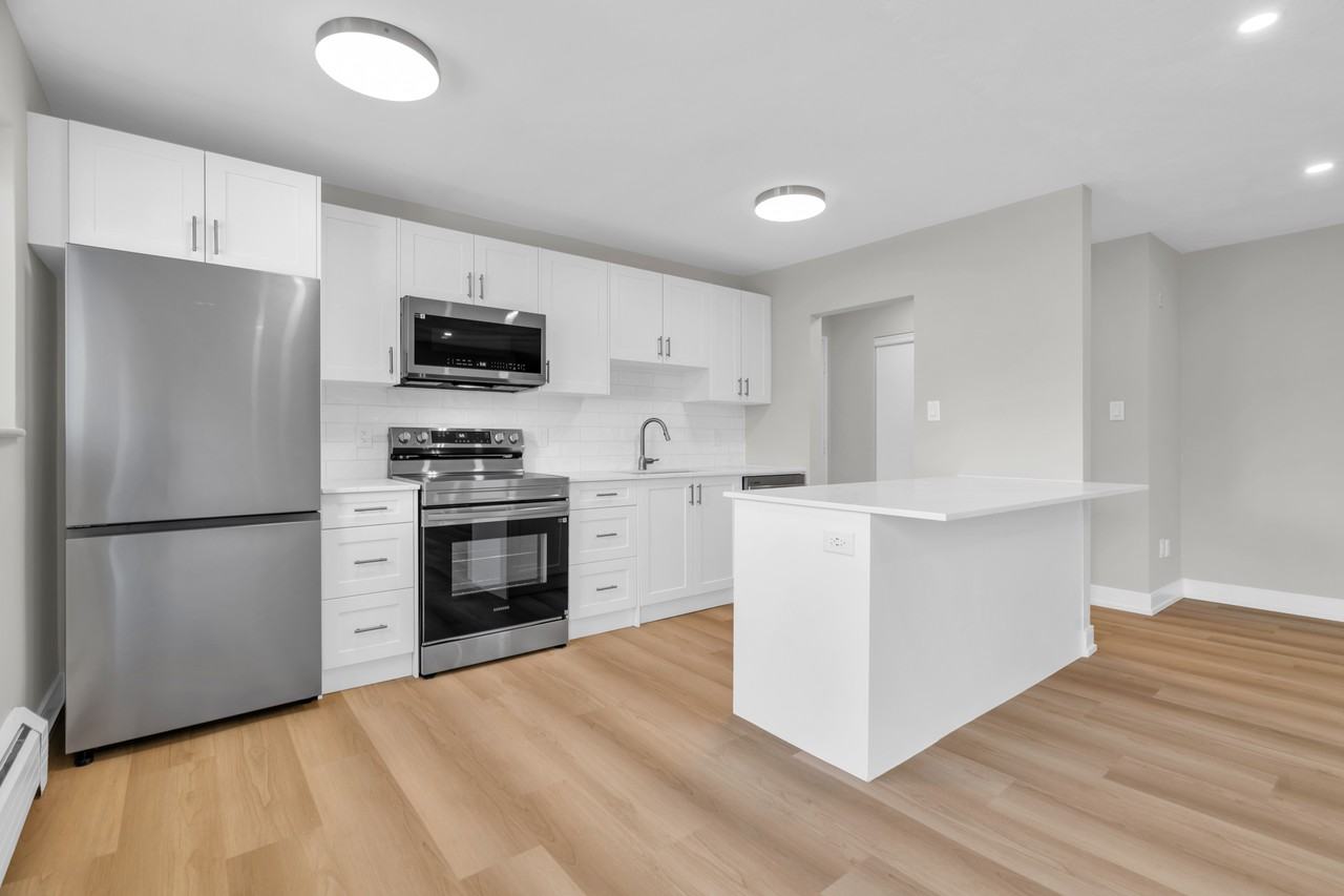 437 Hazel St - Photo 2 of 18