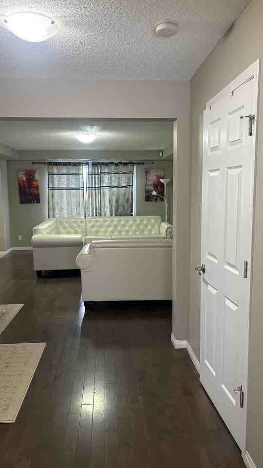 292 Viewpointe Terrace - Photo 2 of 24