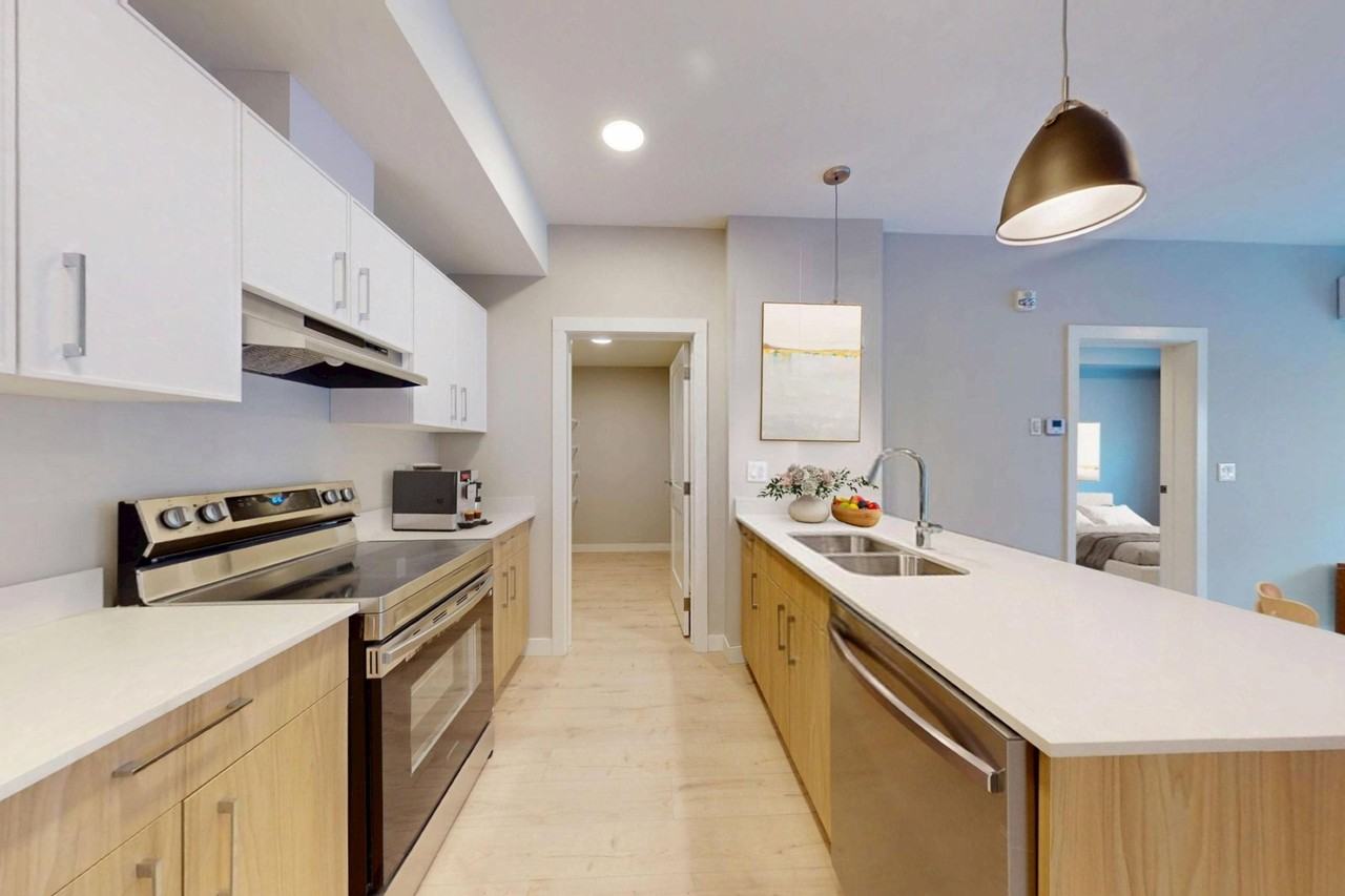 Insignia - Photo 5 of 15