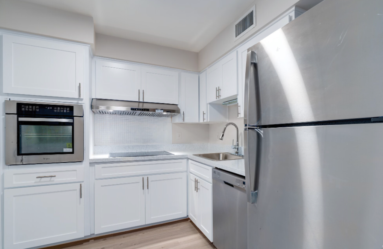 Lake Lucerne Towers - Photo 5 of 6