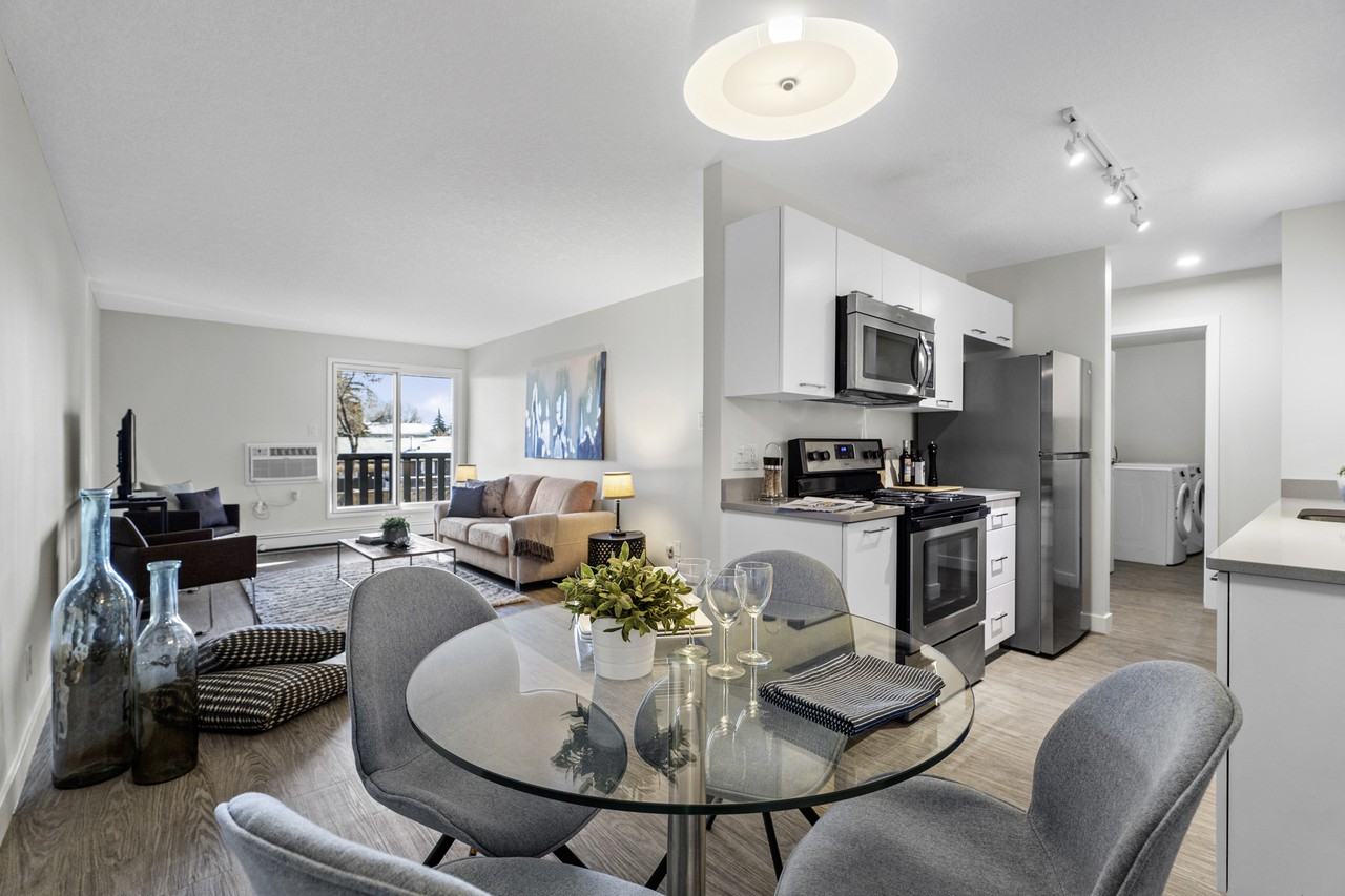 Elan - Photo 4 of 17