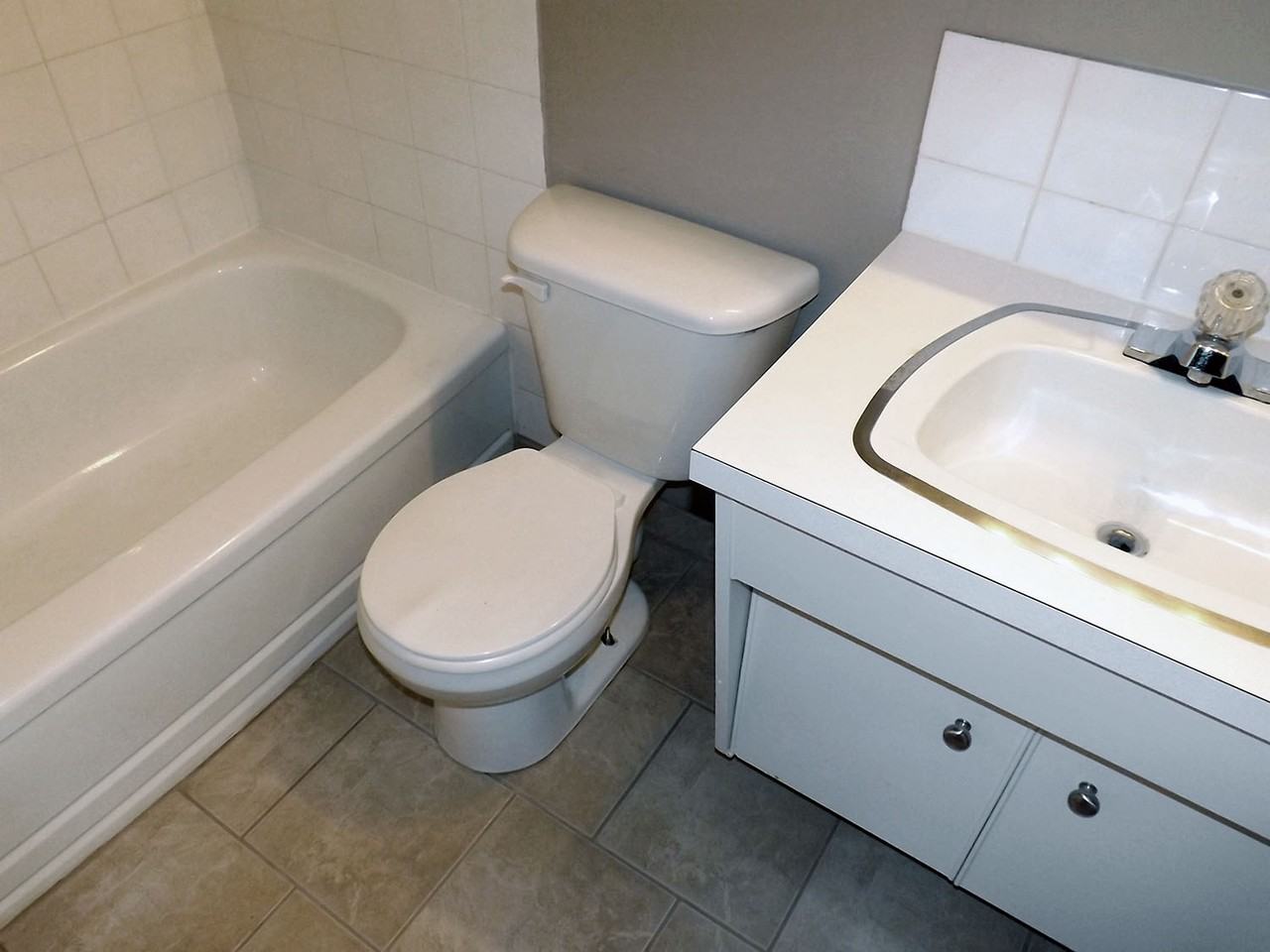 Majestic Apartments - Photo 5 of 11