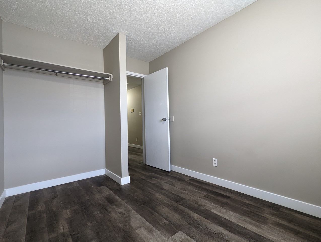 Sano Manor - Photo 6 of 14