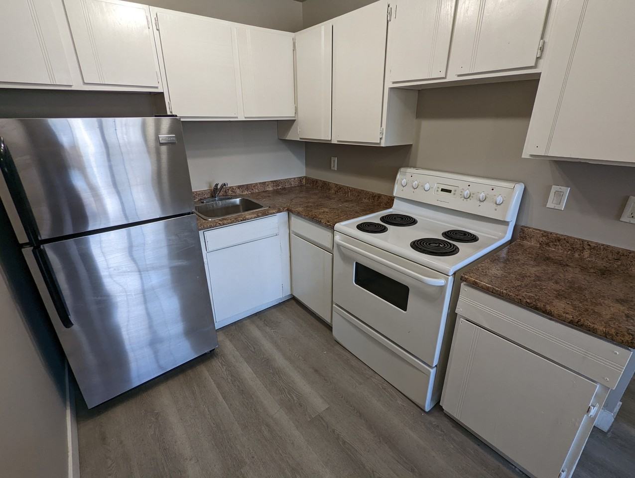 Sano Manor - Photo 7 of 14