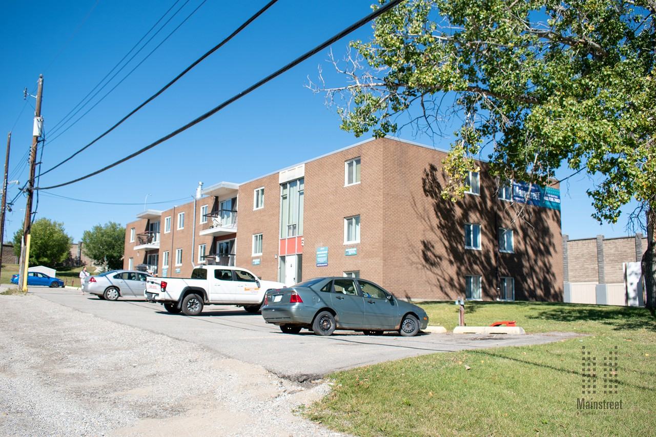 Cathy Manor - Photo 6 of 21