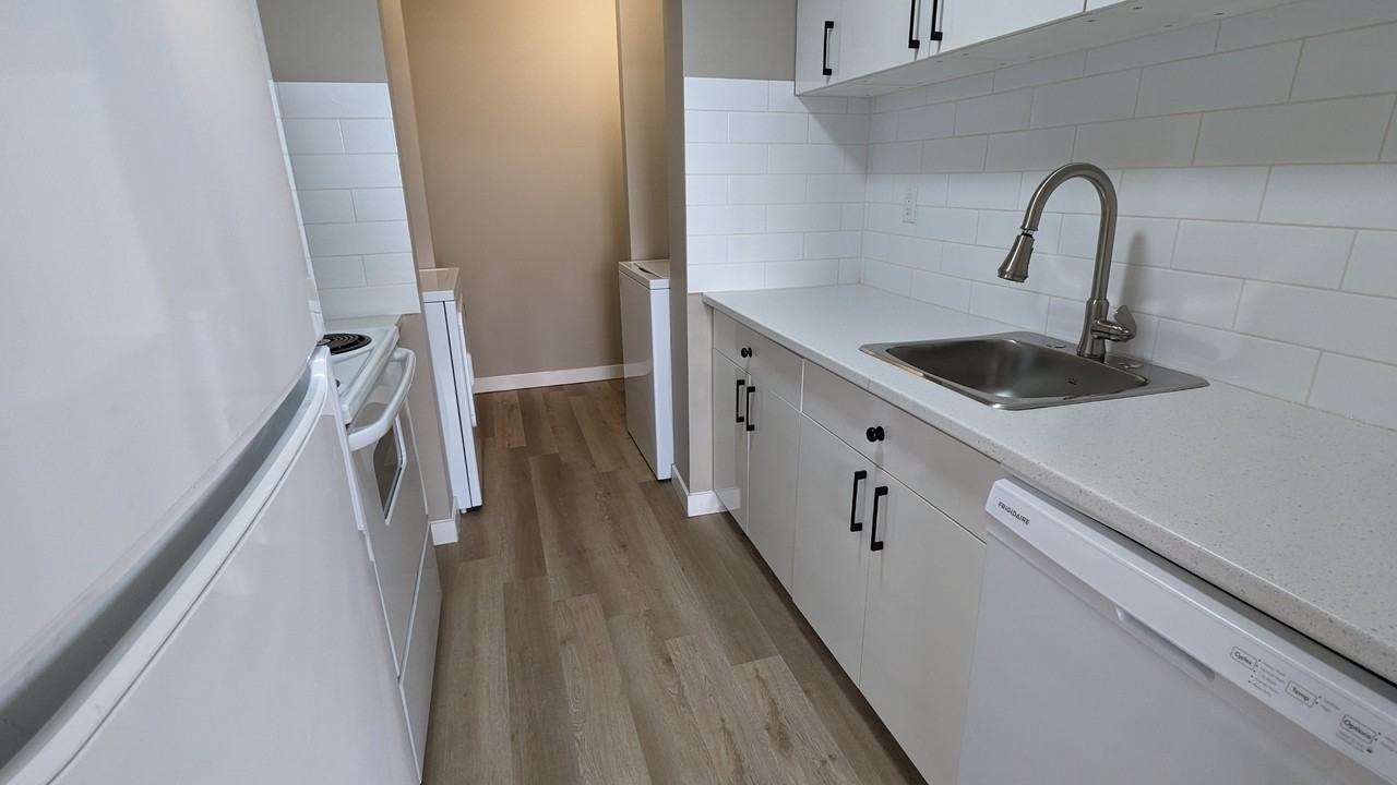 International Mountainview Apartments - Photo 4 of 20