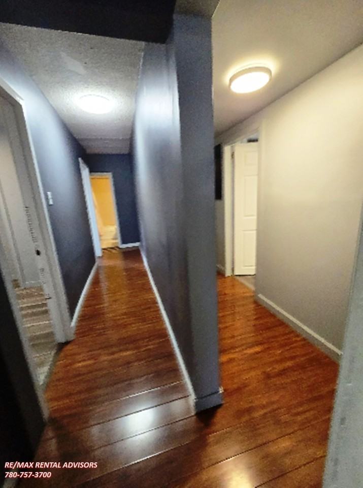 10668 96 St Nw - Photo 3 of 18