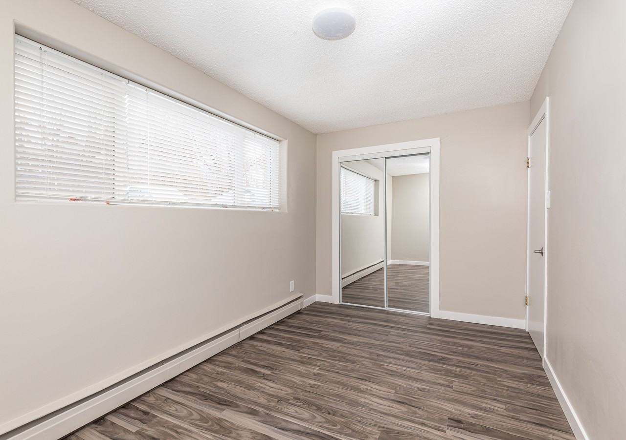 Button Place - Photo 3 of 7