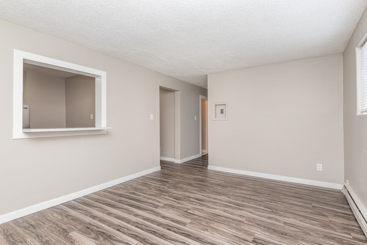 Button Place - Photo 5 of 7