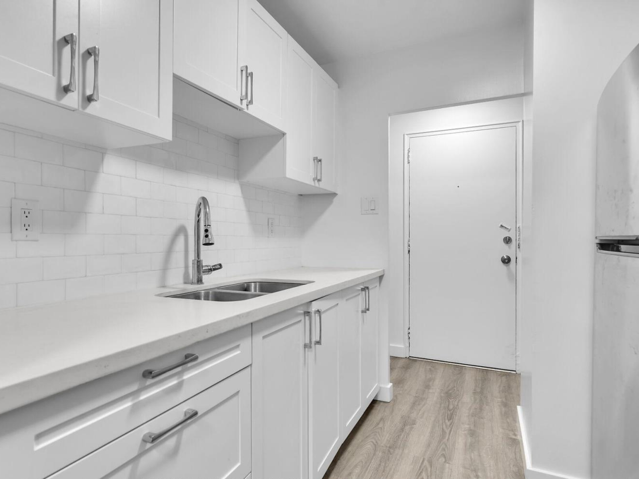 227 Cathcart - Photo 4 of 7