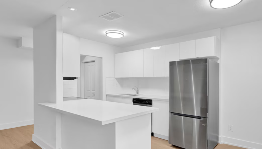 671 Woolwich - Photo 2 of 8