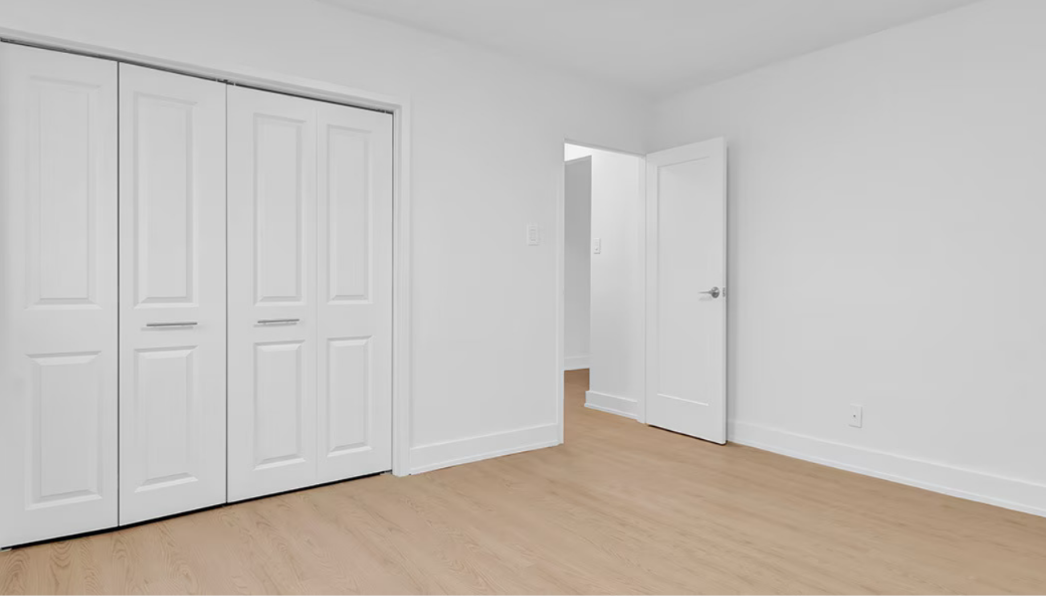 671 Woolwich - Photo 4 of 8