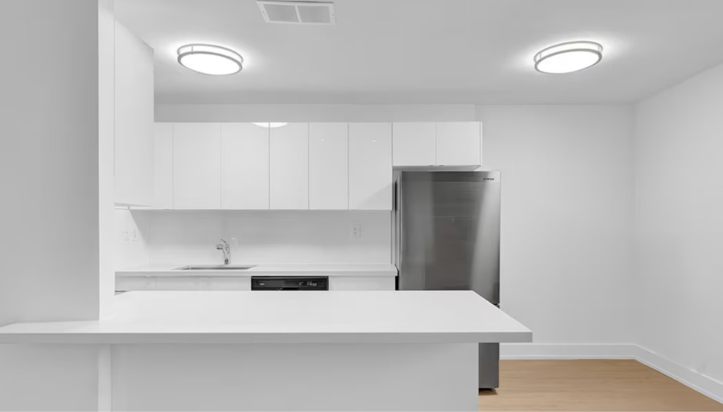 671 Woolwich - Photo 7 of 8