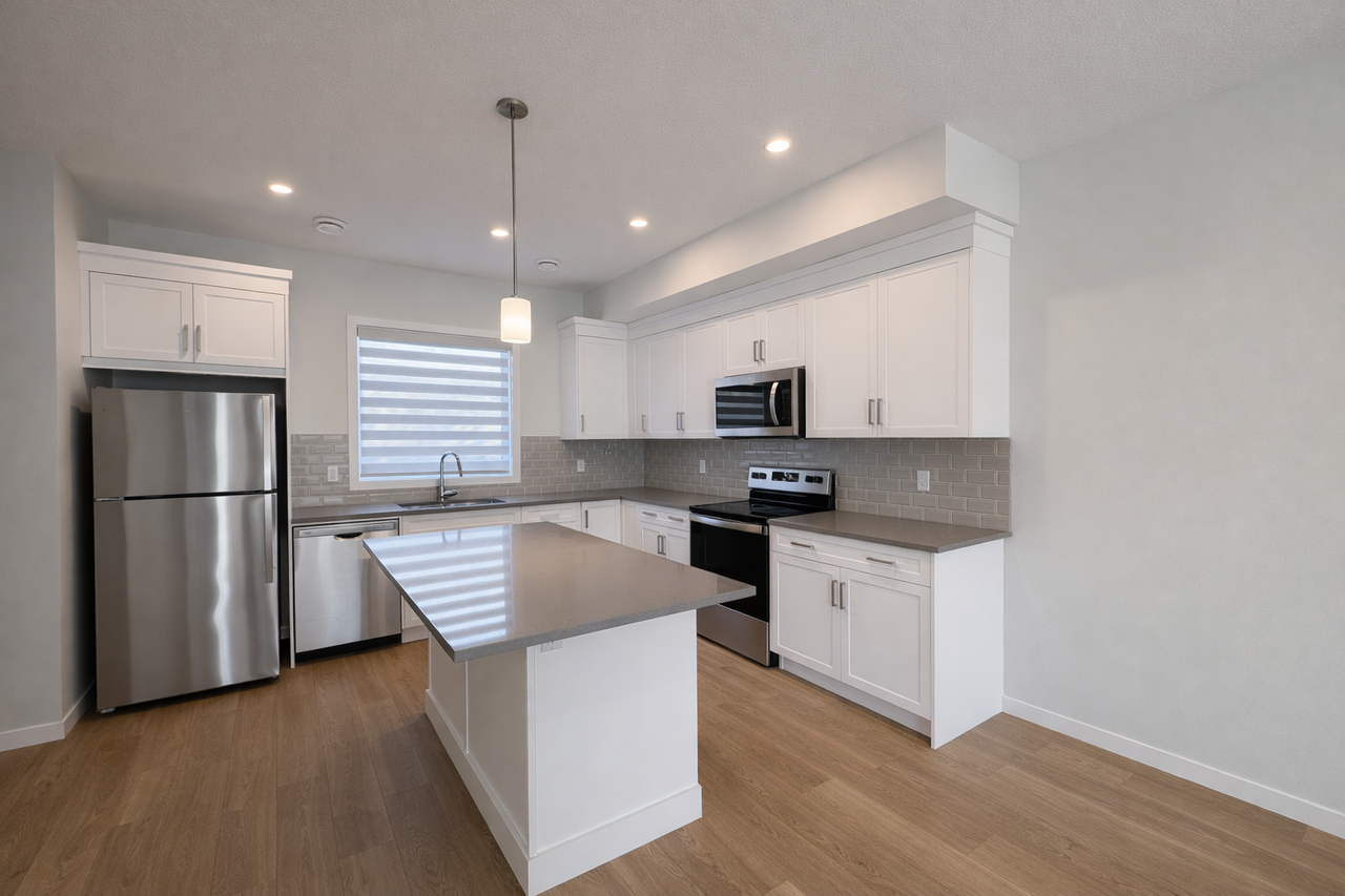 716 Hillside - West Hillhurst - Photo 2 of 23