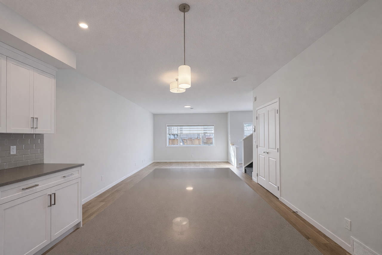 716 Hillside - West Hillhurst - Photo 4 of 23