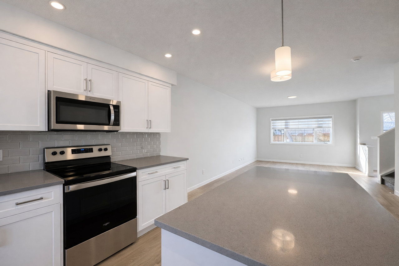 716 Hillside - West Hillhurst - Photo 5 of 23