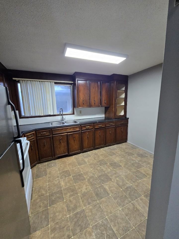 1319 25 Street SE - Unit A - Photo 3 of 16