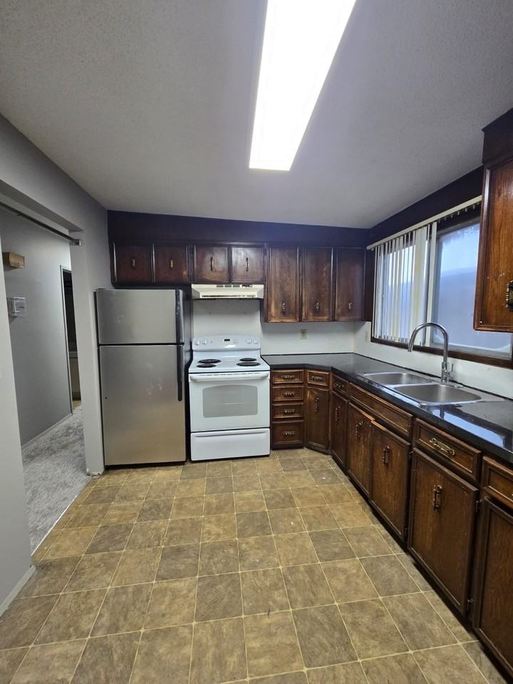 1319 25 Street SE - Unit A - Photo 4 of 16