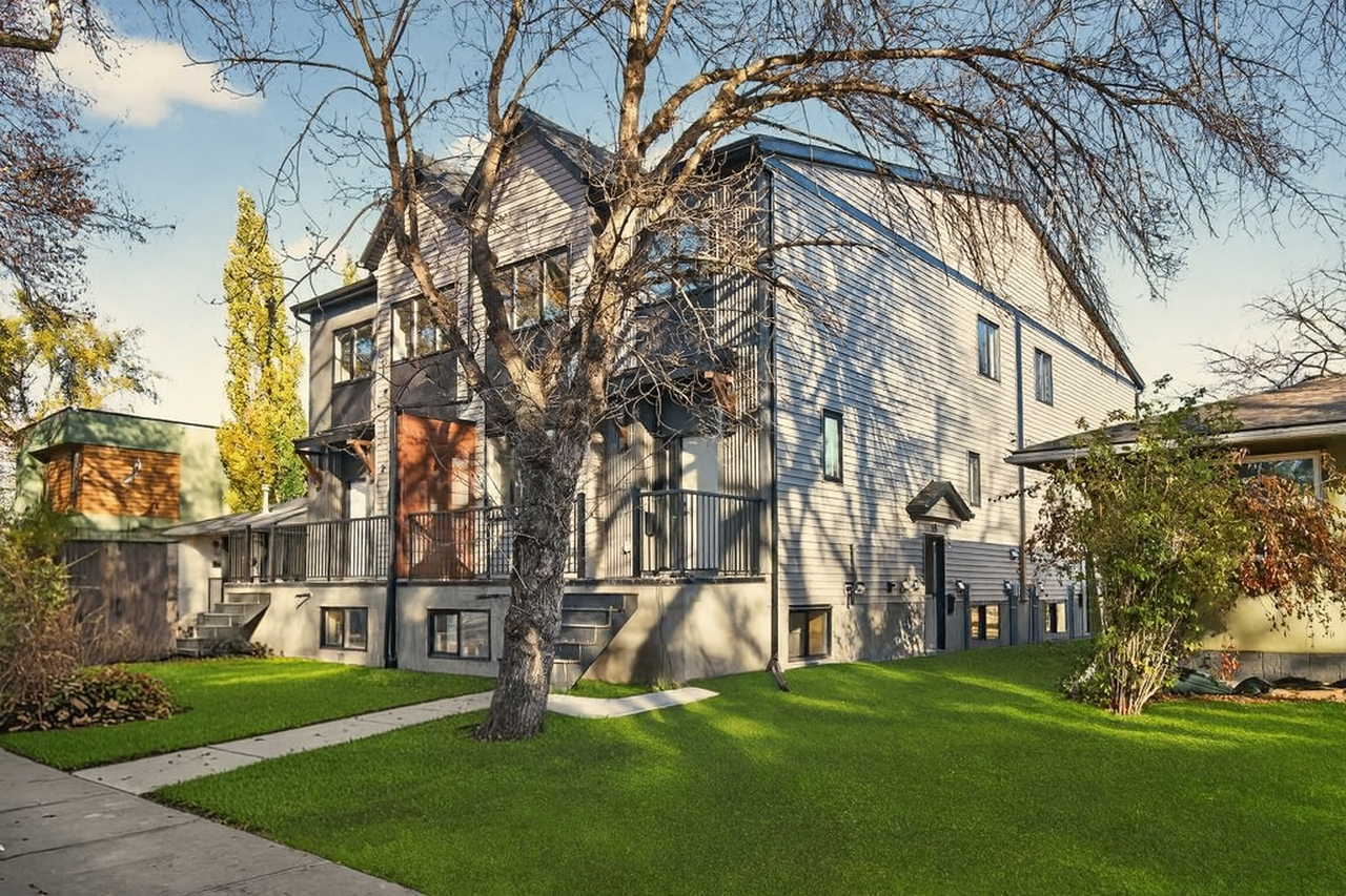 Modern 3 Bedroom, 2.5 Bathroom Townhome - Photo 2 of 34