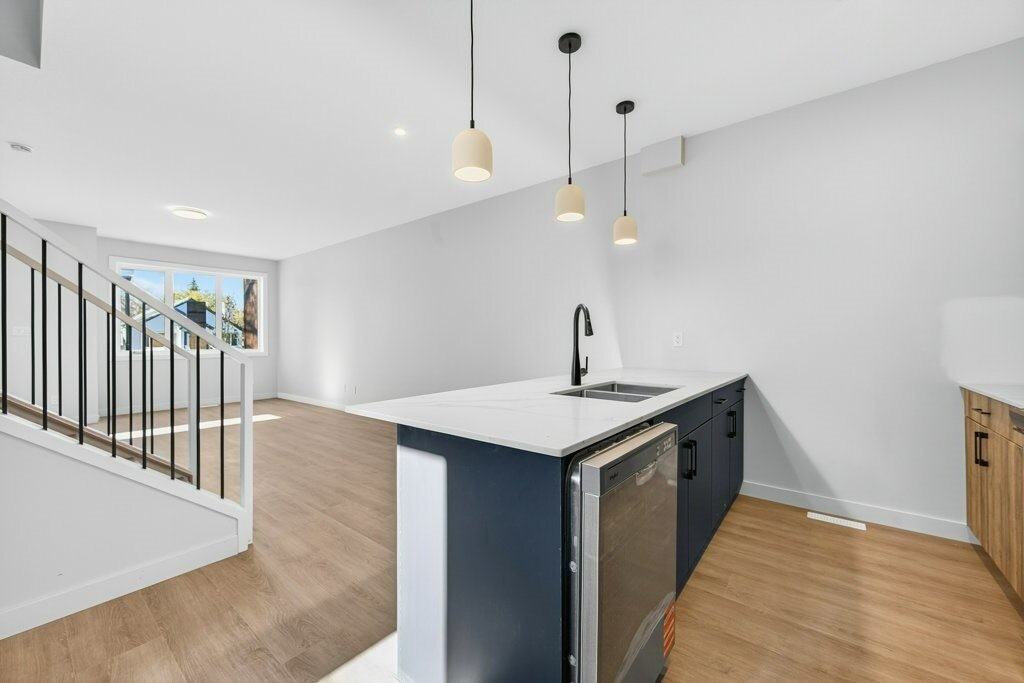 Modern 3 Bedroom, 2.5 Bathroom Townhome - Photo 6 of 34