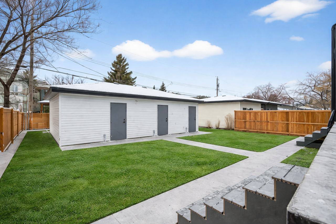 Modern 3 Bedroom, 2.5 Bathroom Townhome - Photo 6 of 34