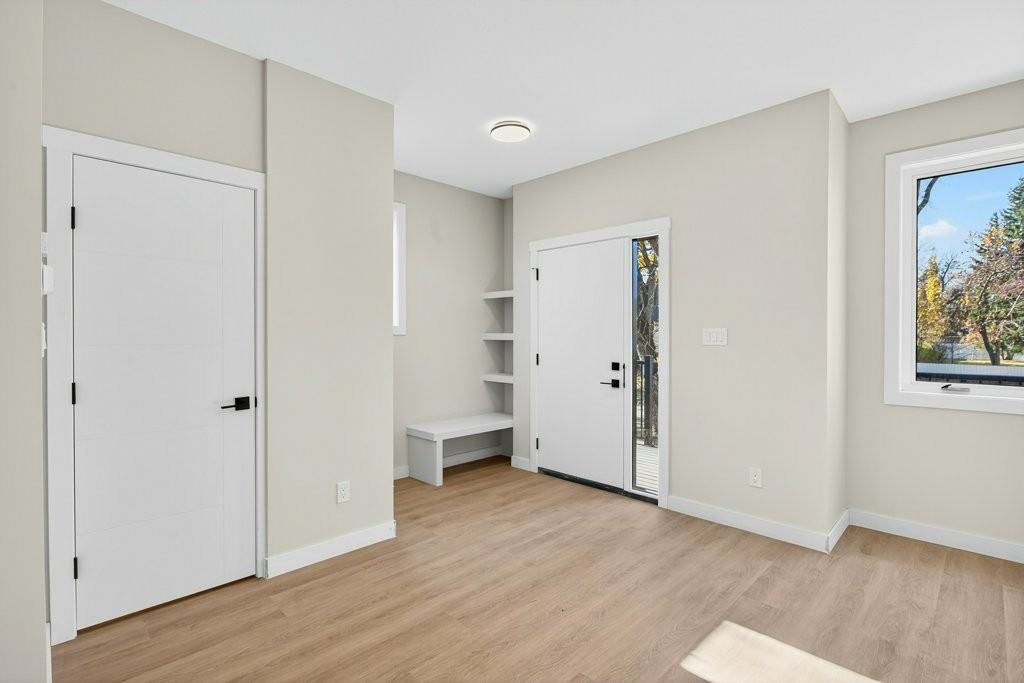 Modern 3 Bedroom, 2.5 Bathroom Townhome - Photo 7 of 33