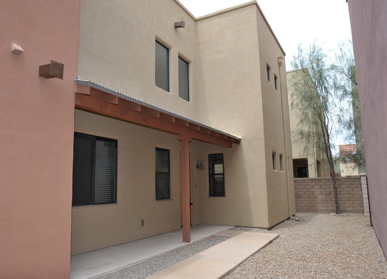 381 E Calderwood Rd - Photo 3 of 50