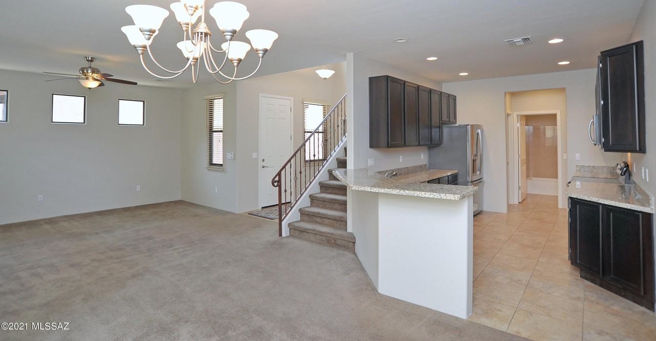 381 E Calderwood Rd - Photo 6 of 50