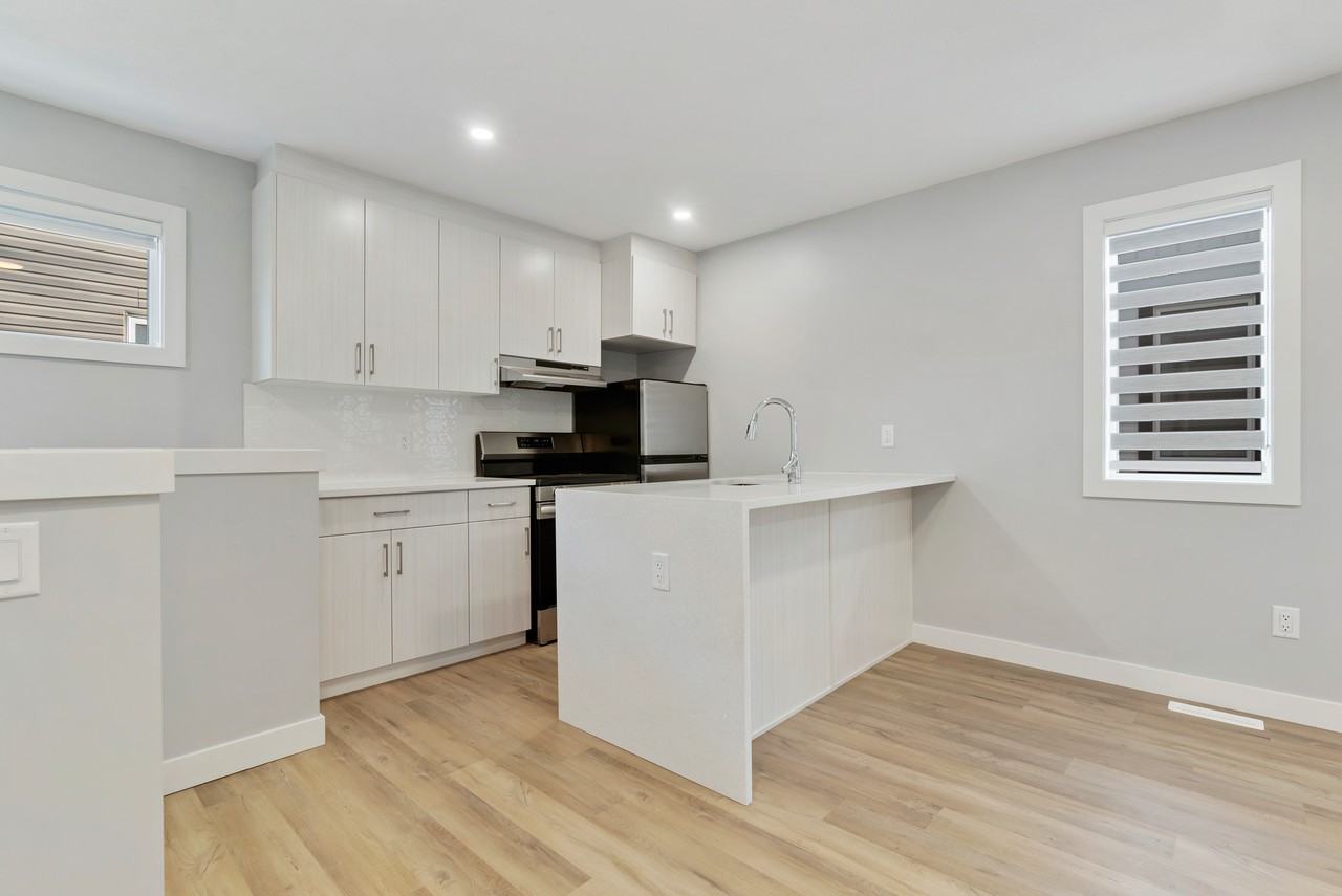 10463 149 Street - Photo 4 of 11