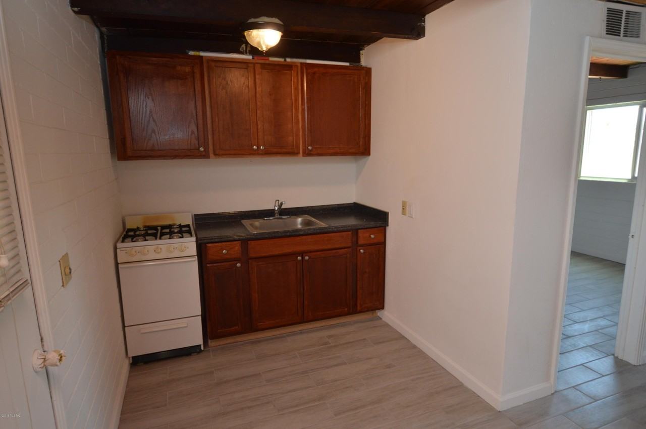 2605 E Fort Lowell Rd - Photo 2 of 8