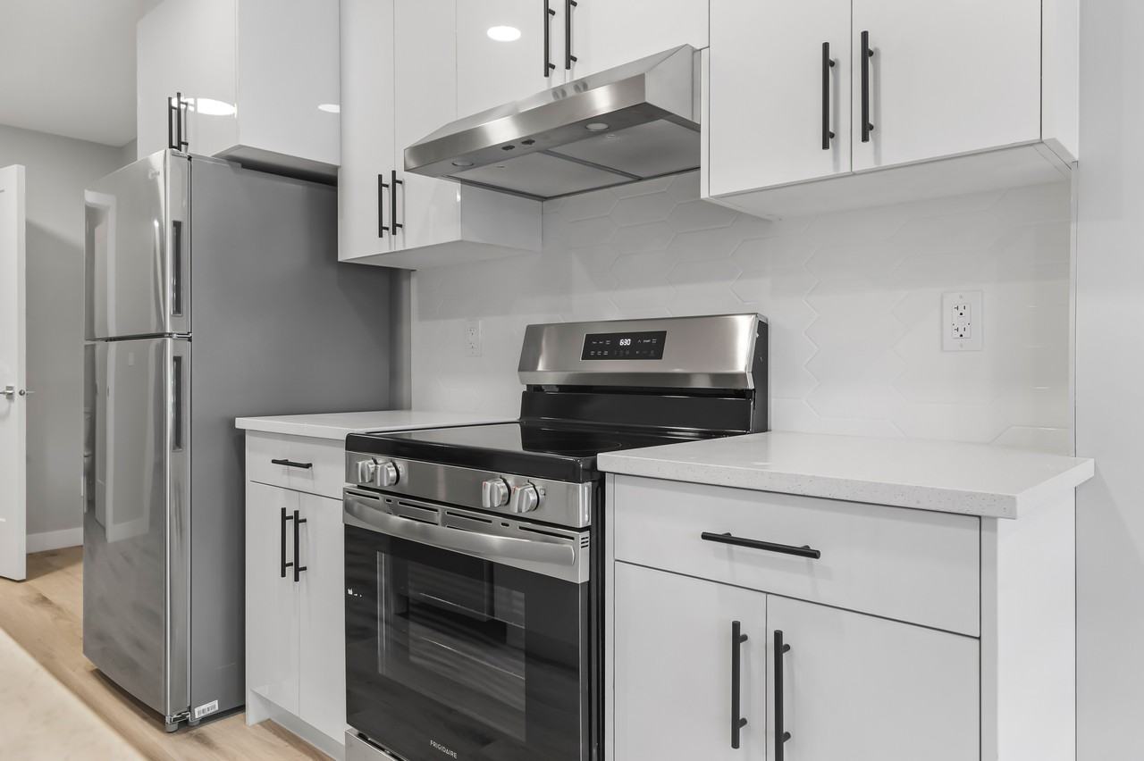 9823 154 Street - Photo 6 of 18