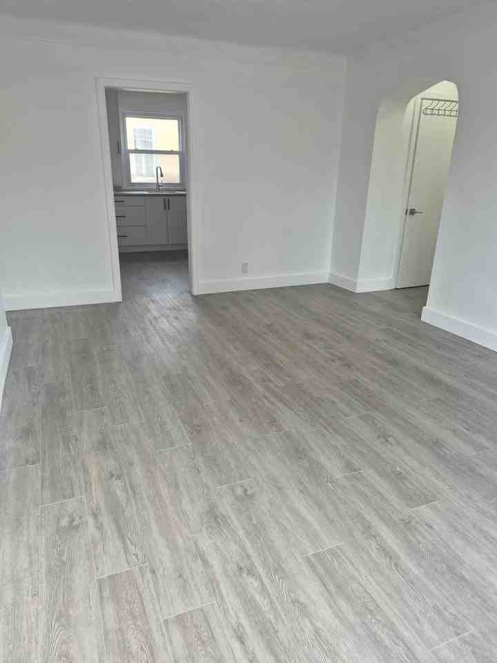 649 Rideau St - Photo 5 of 10