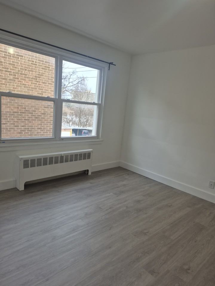 649 Rideau St - Photo 7 of 10