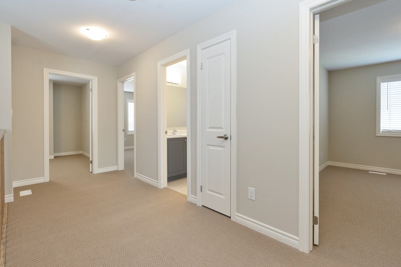 206 Clipper Dr, Clearview, ON L0M 1S0, Canada - Photo 2 of 30