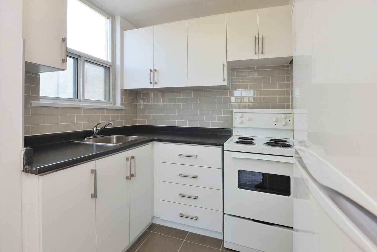 85 Lowther Avenue - Photo 4 of 9