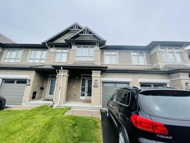 785 Cairn Cres - Photo 1 of 1