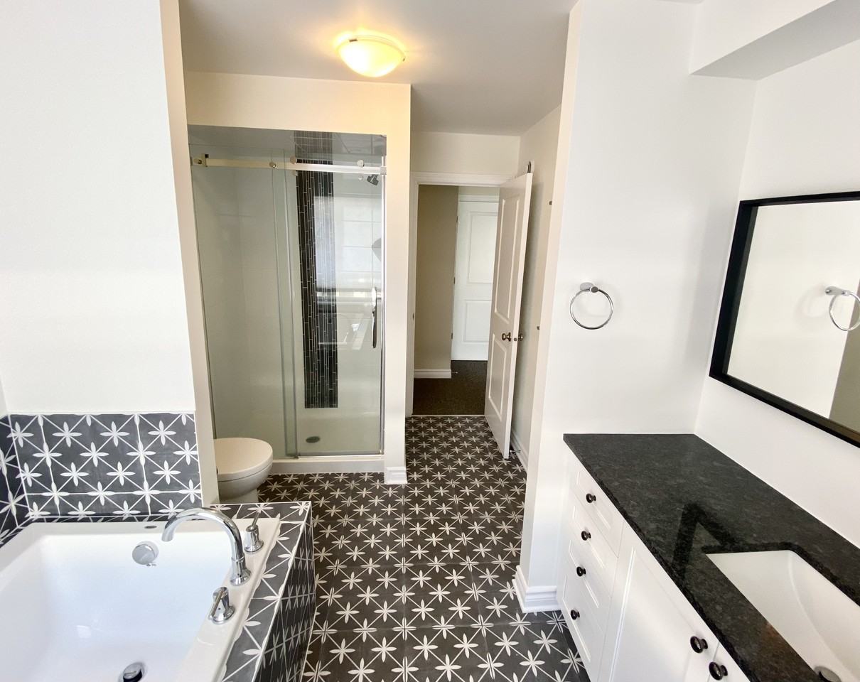 785 Cairn Cres - Photo 6 of 11