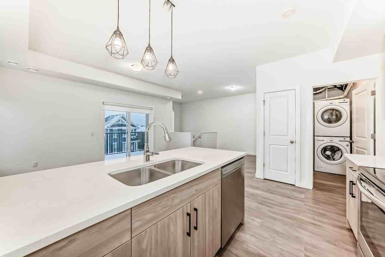 VARUNA TOWNHOMES - Photo 3 of 12