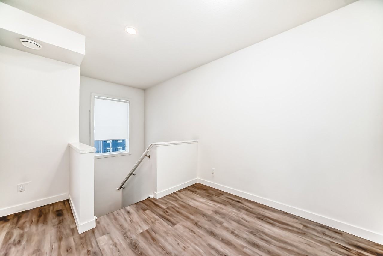 VARUNA TOWNHOMES - Photo 4 of 12