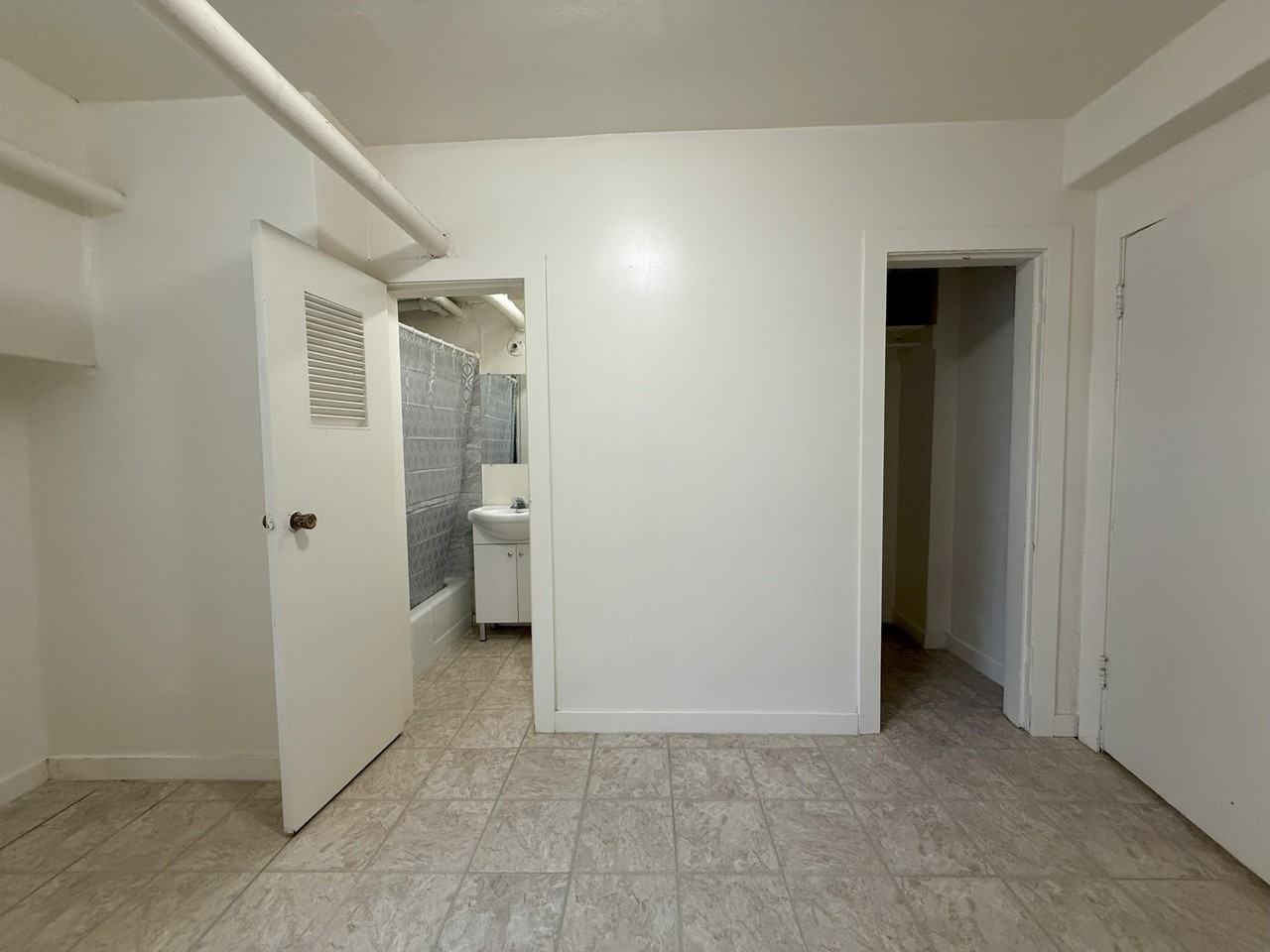 Modern - Photo 4 of 9