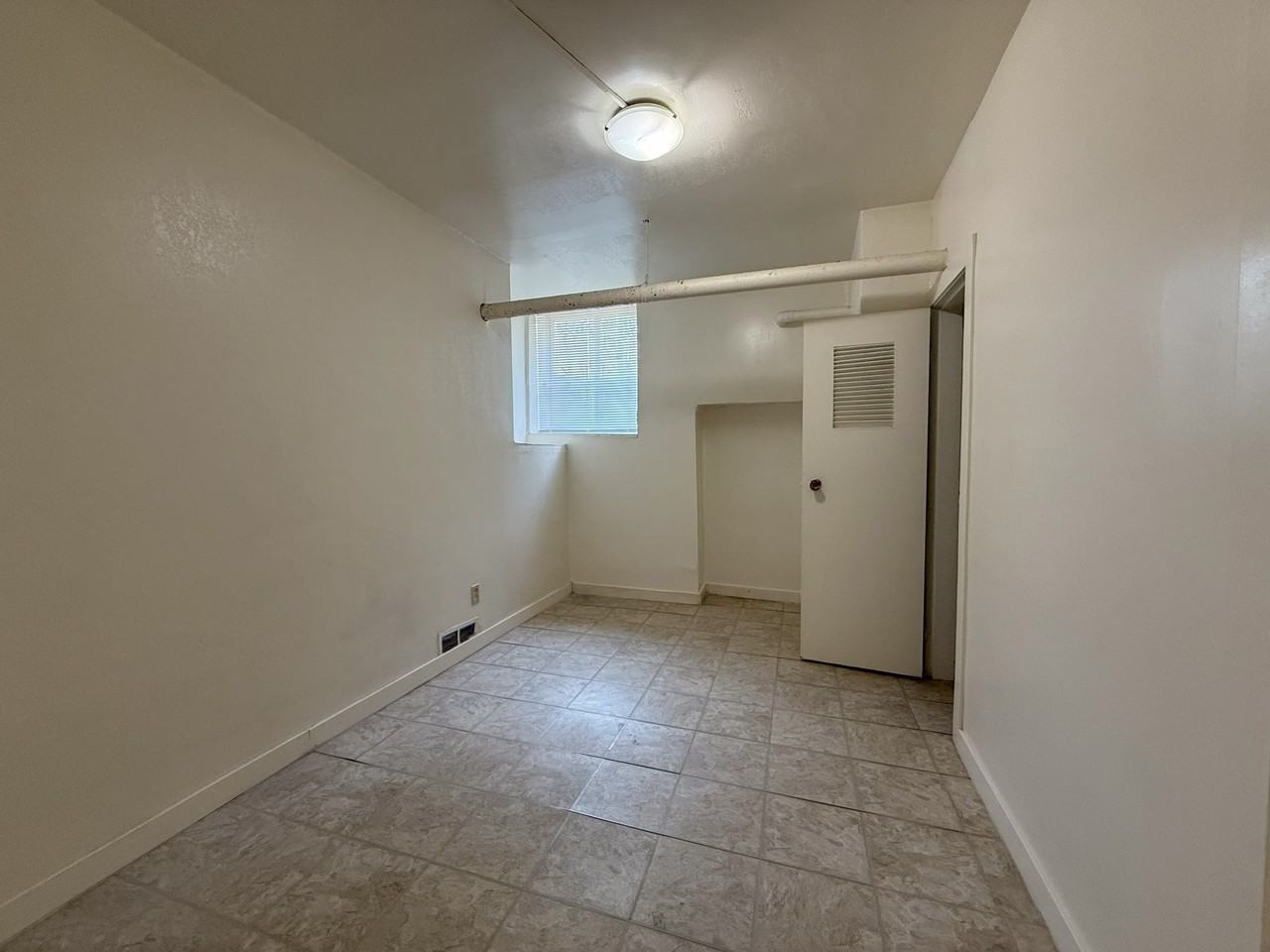 Modern - Photo 5 of 9