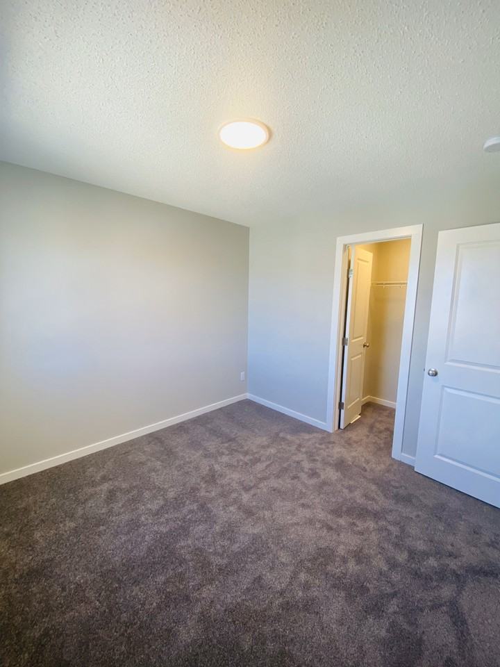 3527 6 Ave Sw - Photo 5 of 38